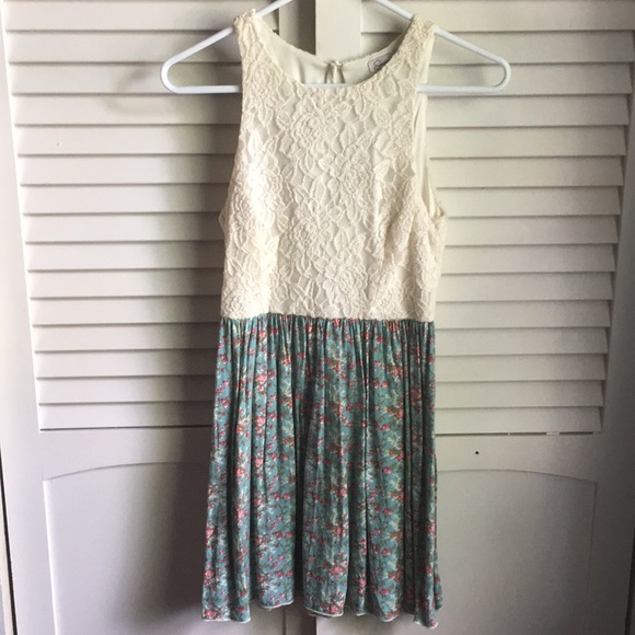 Sleeveless Sunday Dress | Speechless - Picture 1 of 3